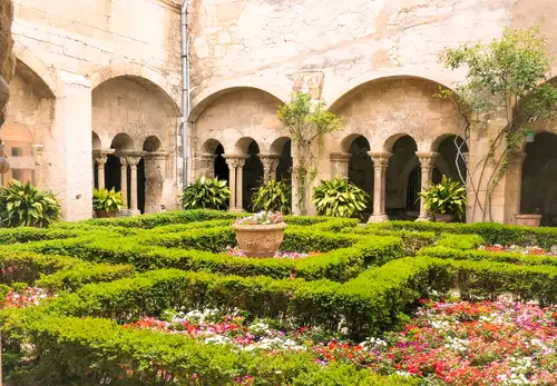 Cloister_of_Monastère_Saint-Paul-de-Mausole_